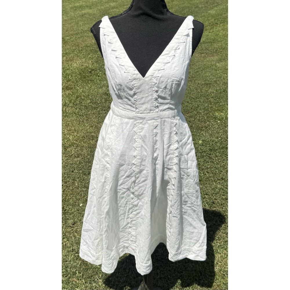 Anthropologie White Textured Jacquard Fit & Flare V-Neck Dress NWT Size 4 $168 - Picture 2 of 13